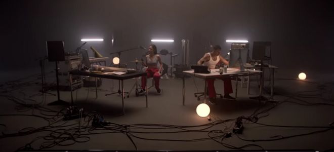 Música en el original spot de Pornhub para juguetes sexuales