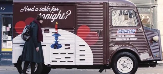 En Londres, Snickers creó para San Valentín un restaurante pop-up para los olvidadizos