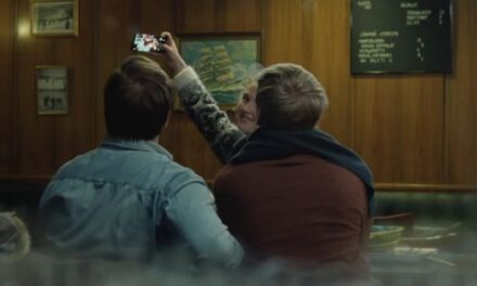 En este spot de Nokia la gente común usa «anti iPhones» extraordinarios