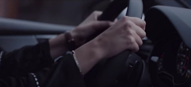 En la nueva campaña de Audi las mujeres abren la puerta para ir al volante