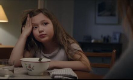 La dulce protagonista de este spot tiene una buena razón para tomar la sopa