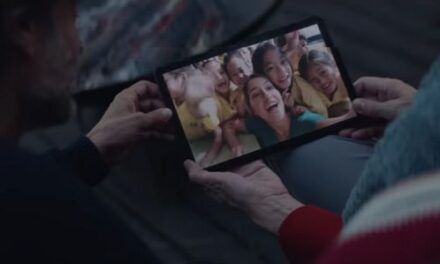 Samsung ofrece puentes digitales entre seres queridos en este spot navideño