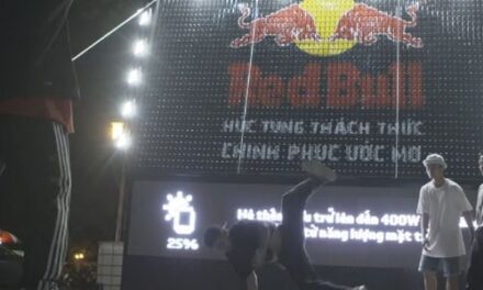 Estas vallas de Red Bull iluminan los suburbios vietnamitas