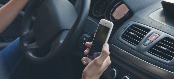 «On the road, a telephone can kill», la campaña que alerta sobre el uso de los móviles en la carretera