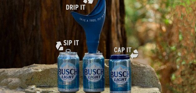 La marca de cerveza Busch Light quiere que la gente alivie la vejiga en sus latas y no en los árboles