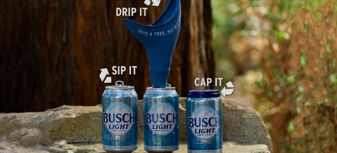 La marca de cerveza Busch Light quiere que la gente alivie la vejiga en sus latas y no en los árboles