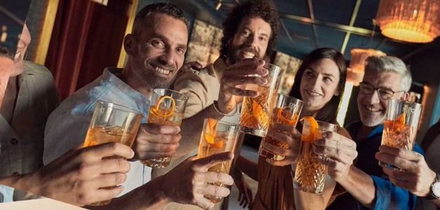 Whisky DYC lanza una campaña de eleva el orgullo patrio hasta lo más alto