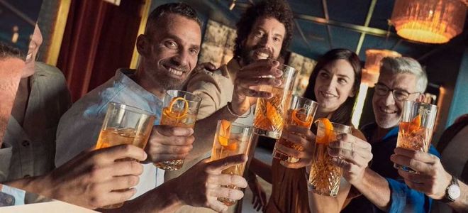 Whisky DYC lanza una campaña de eleva el orgullo patrio hasta lo más alto