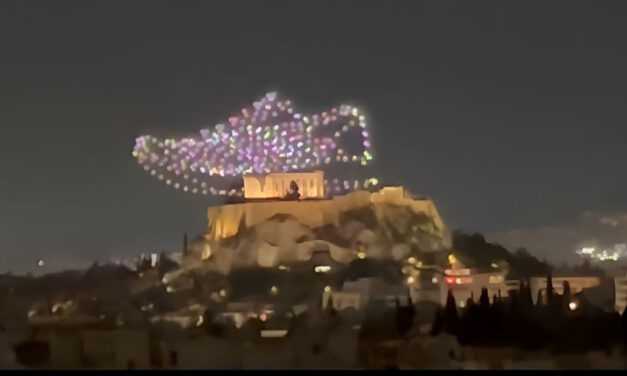 Grecia acusa a Adidas de "pisotear" la Acrópolis con publicidad aérea y anuncia acciones legales